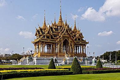 《主播女孩重度依赖》销量突破50万套 官方推出游戏周边